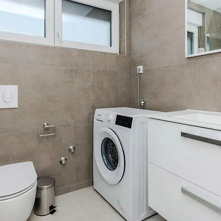 3 Bedroom Awesome In Hébergement de vacances *